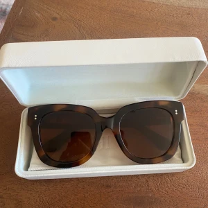 Chimi 08 bruna - Använda ett fåtal gånger. Köpta på pondus. Säljer då jag inte fått någon användning.