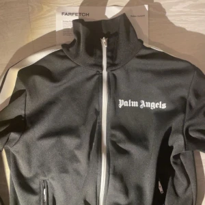 Palm angels tracksuit äkta - Tar även trades🙏 äkta om du drar ner lite ser du kvittot