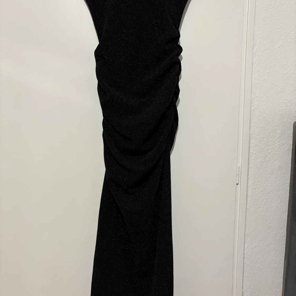 Svart glittrig långklänning - 2