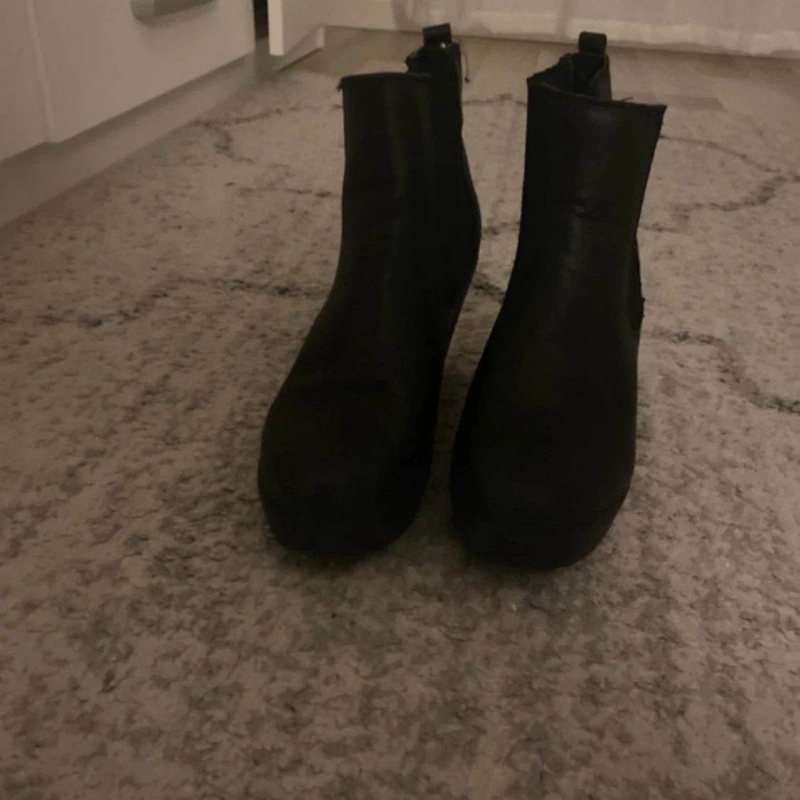 Svarta kilklacksboots - 1