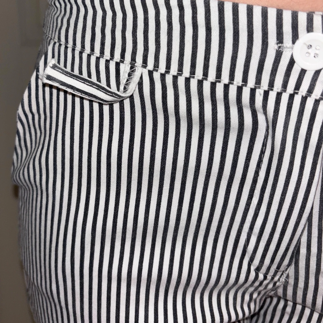 Randiga byxor i svartvitt, storlek XL - 1