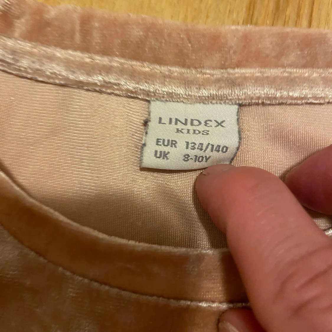 Champagnefärgad sammetstopp Lindex - 2