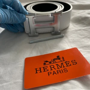 Hermess bälte  helt ny  - Hermess bälte  helt ny kort  ingår och hålgörare  helt ny är de väldigt snygg med fina detaljer följ gjärna våran TikTok Scandinavia_market