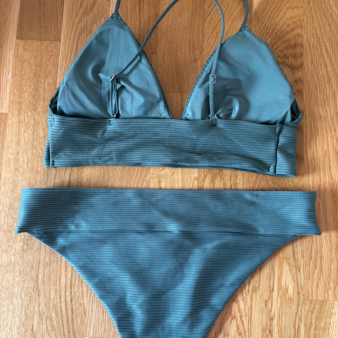 Ribbad olivgrön bikini - 1