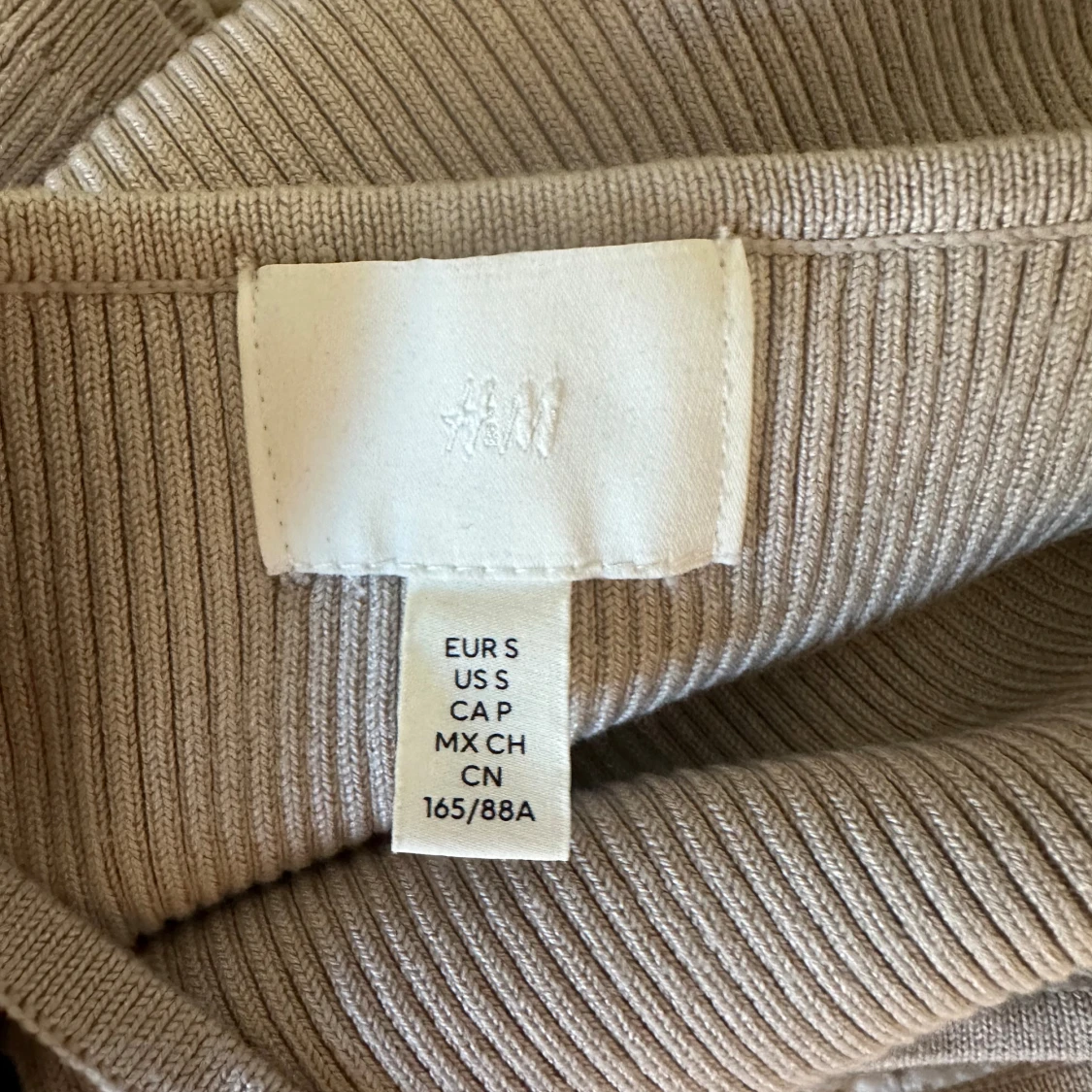 Beige ribbad linnetopp från H&M - 2