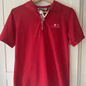 Burberry Pike - Vintage burberry pikétröja. Slim fit. Skriv vid funderingar