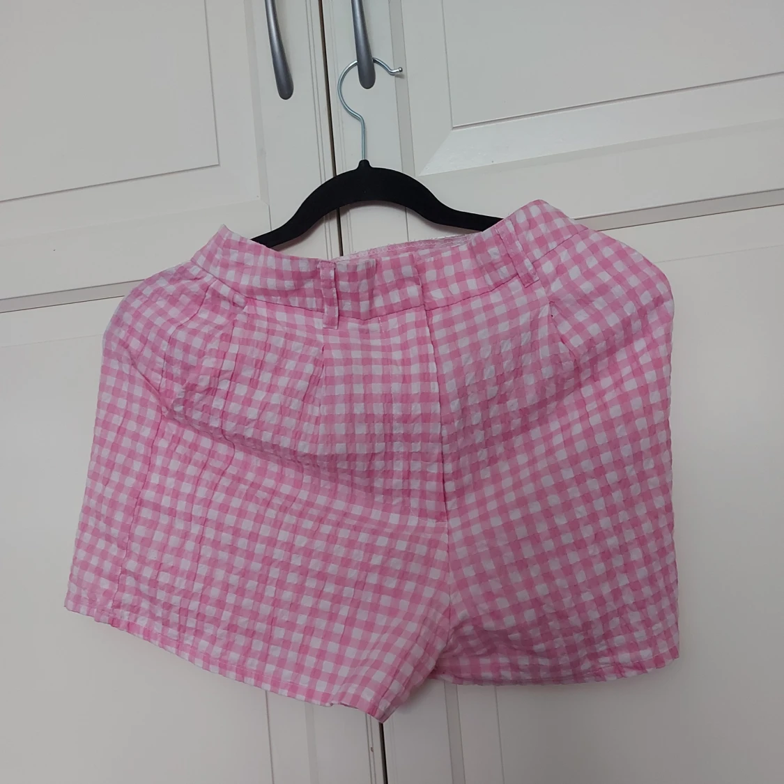 Rosa och vita rutiga shorts