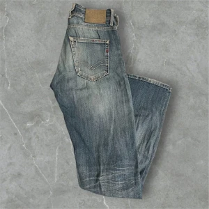 Replay jeans blå/ljusblå  - Märke:Replay / Färg:Blå/ljusblå / Skick:8,5/10 / storlek 29/34 / kontakta via intresse eller annat och pris kan diskuteras!😊