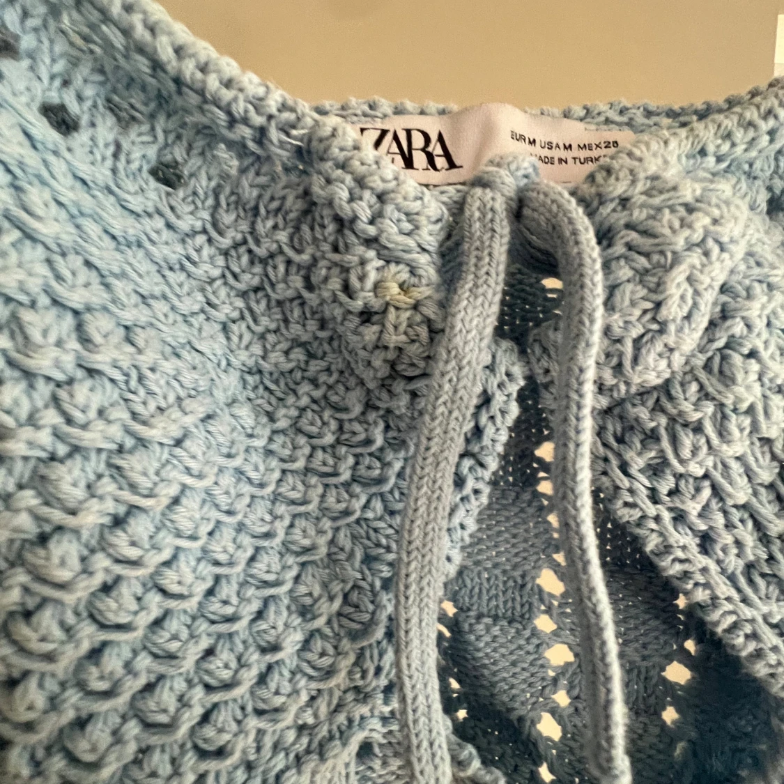 Ljusblå virkad croppad topp från Zara - 3