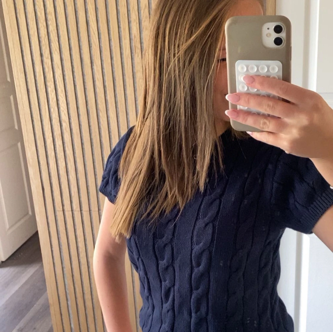 Mörkblå stickad croppad tröja - 1