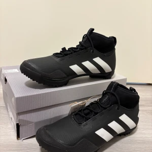 Adidas cycling shoes - ADIDAS THE GRAVEL SHOE Malli: GW5330 Koko: 41 1/3 Ovh: noin 120e  Postitus/nouto