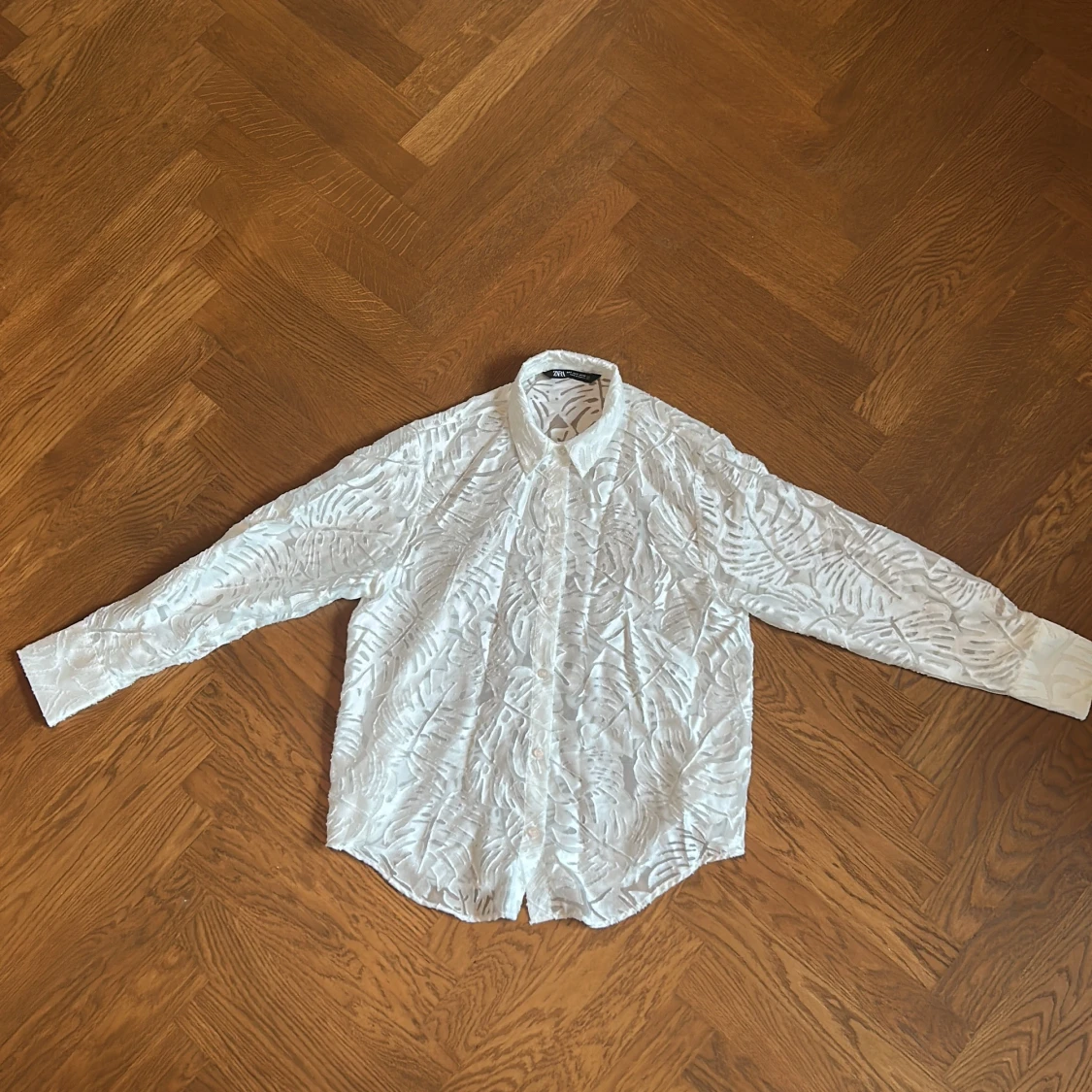 Vit mönstrad skjorta från Zara