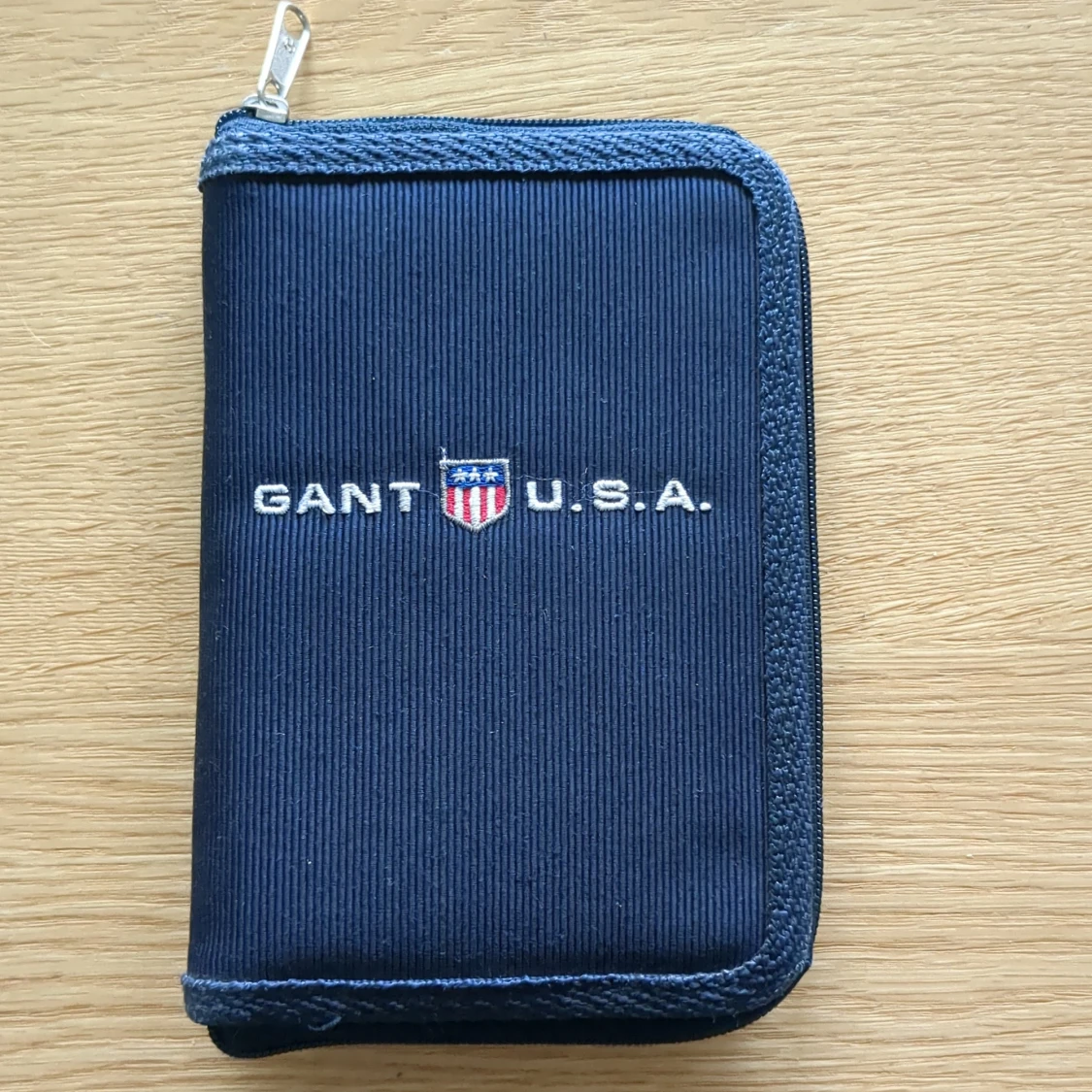 Mörkblå plånbok från Gant