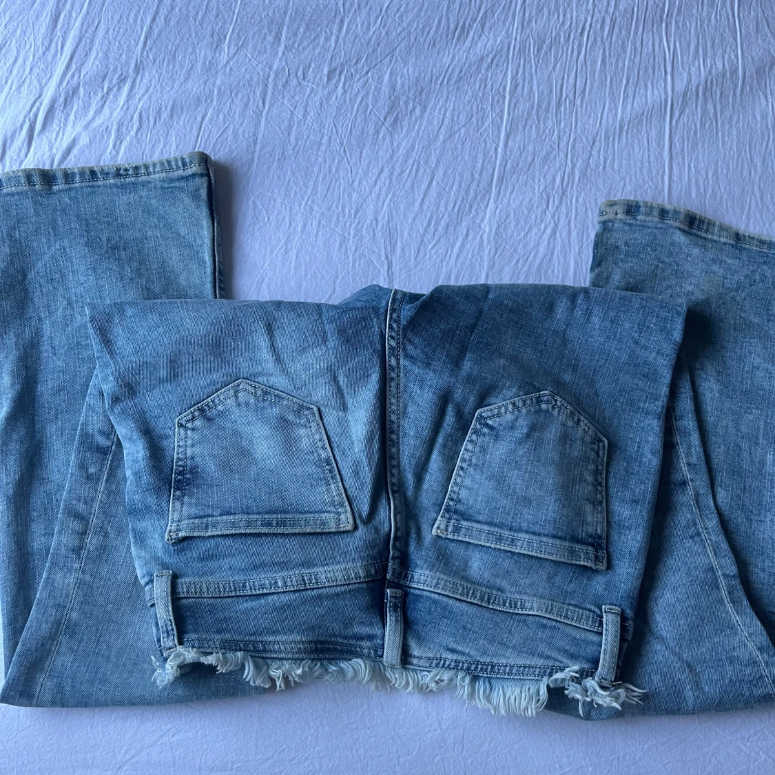 Ljusblåa wide jeans från H&M Divided - 1