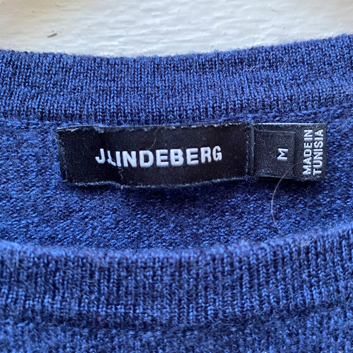 Blå stickad tröja från J.Lindeberg - 1