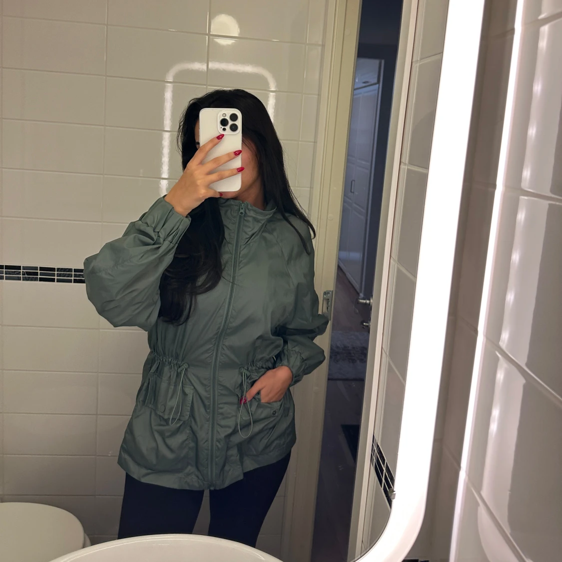 Grön vindjacka med snörning - 3