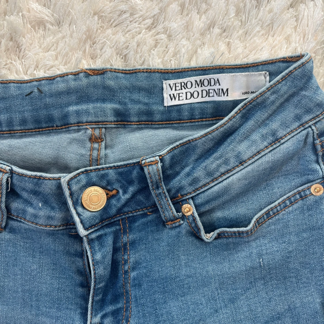 Blå bootcut jeans från Vero Moda - 1