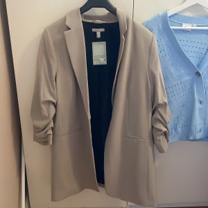 en fin jacka/kostym - har aldrig använt jätte fin o skön.