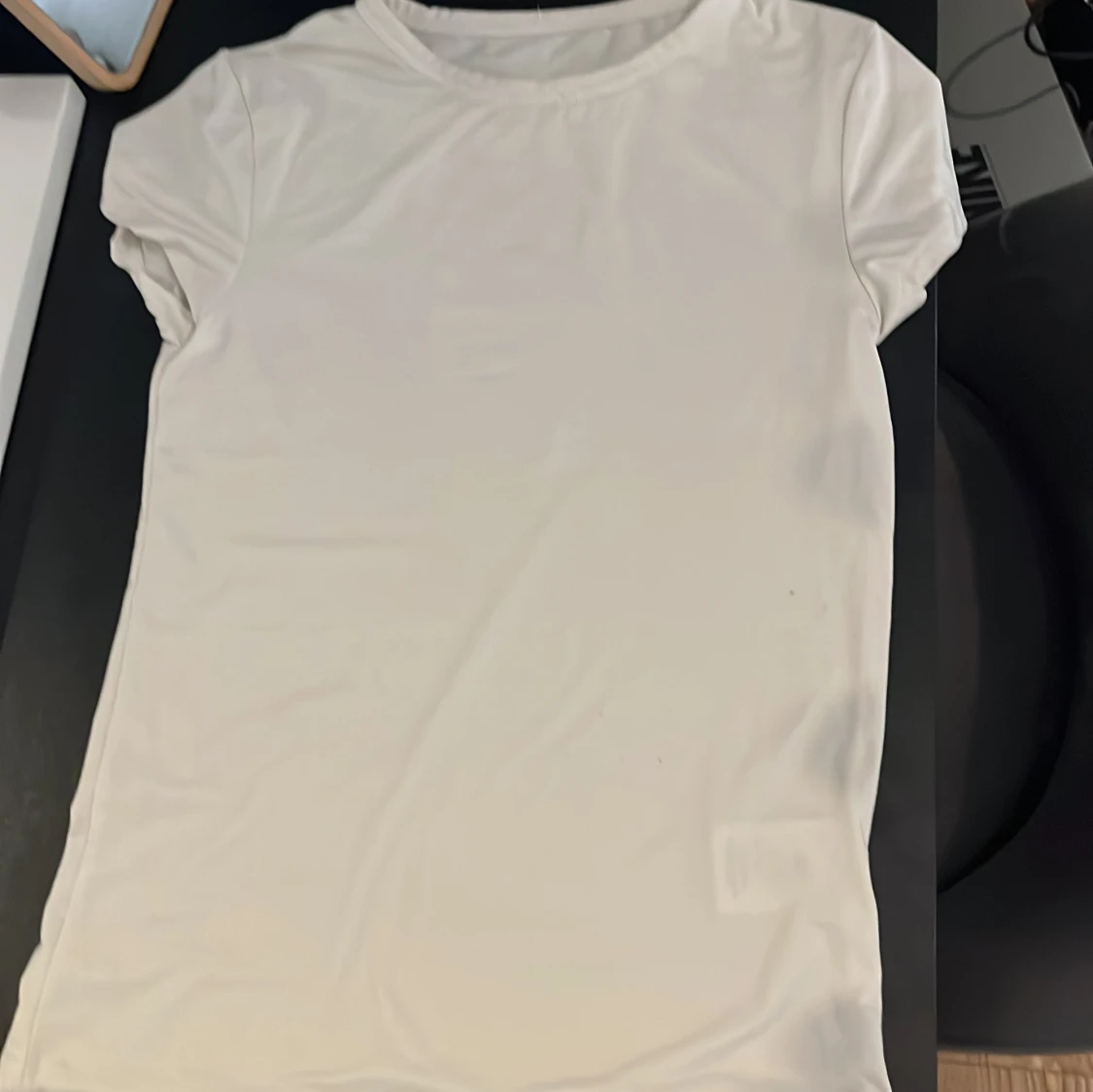 Vit tajt t-shirt med rund hals