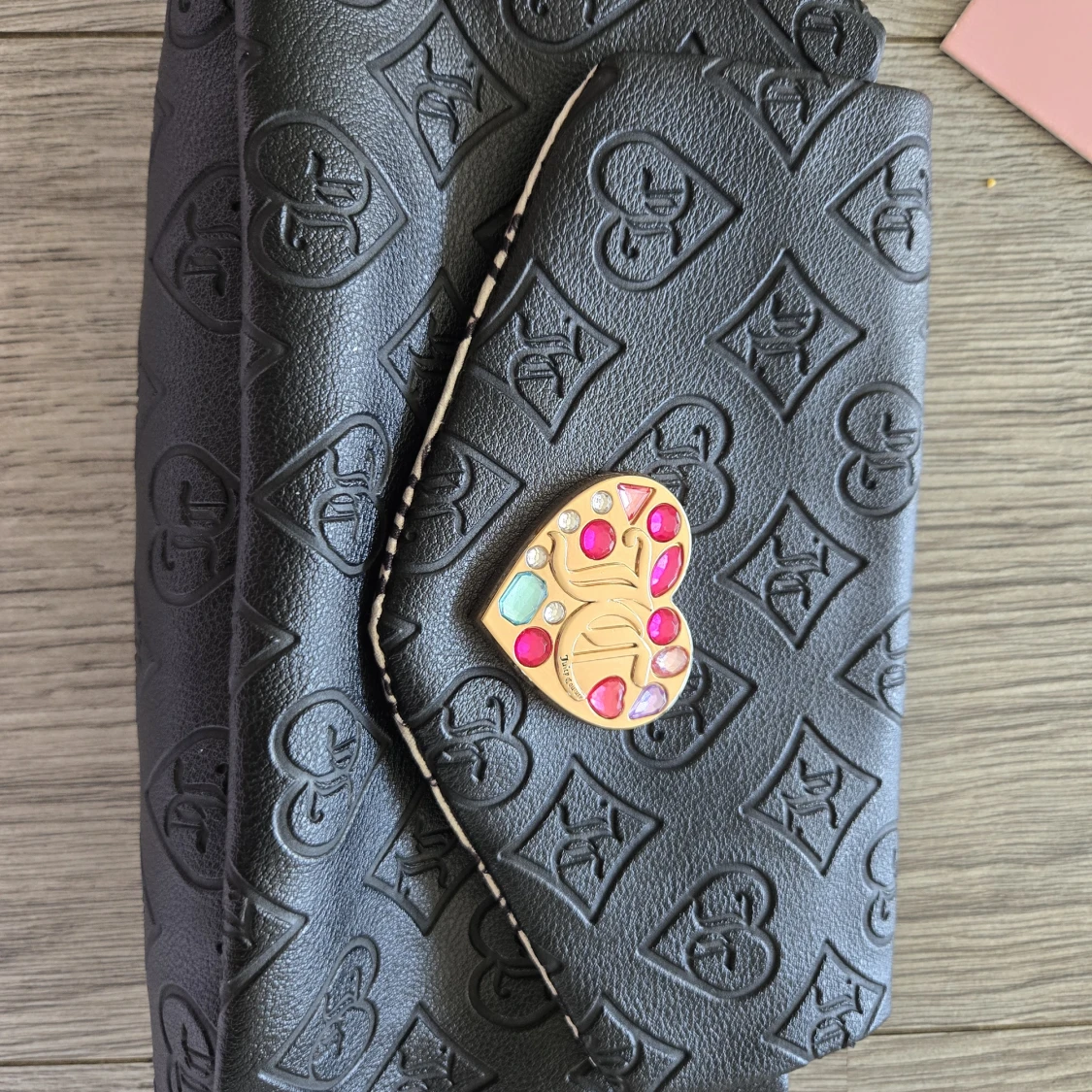 Svart axelväska Juicy Couture hjärtdetalj - 1