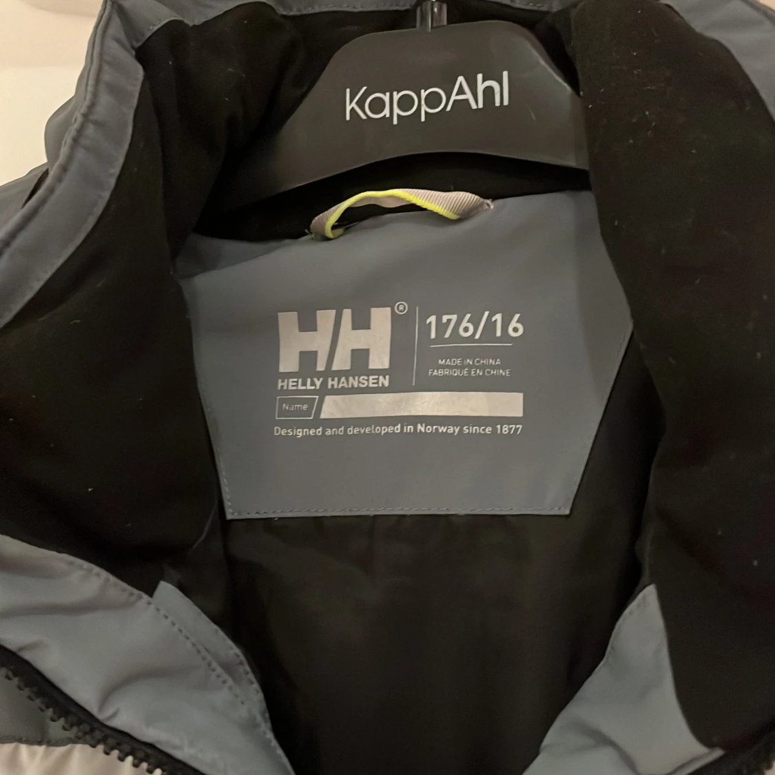 Grå pufferjacka Helly Hansen 176/16 - 2