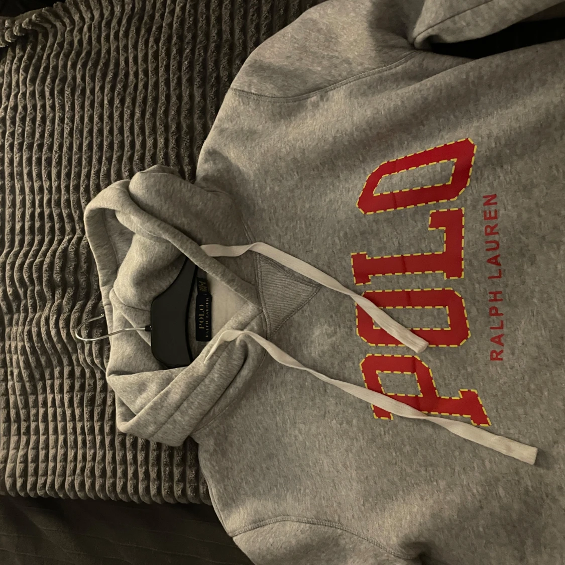 Grå hoodie från Polo Ralph Lauren - 2