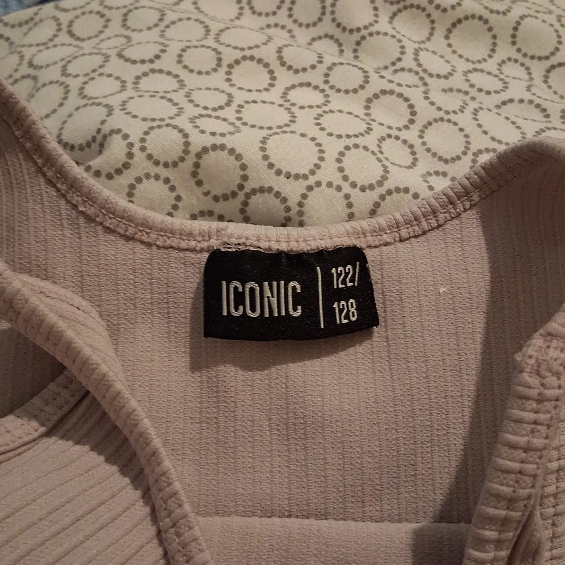 Ljusrosa ribbad linnetopp Iconic - 2