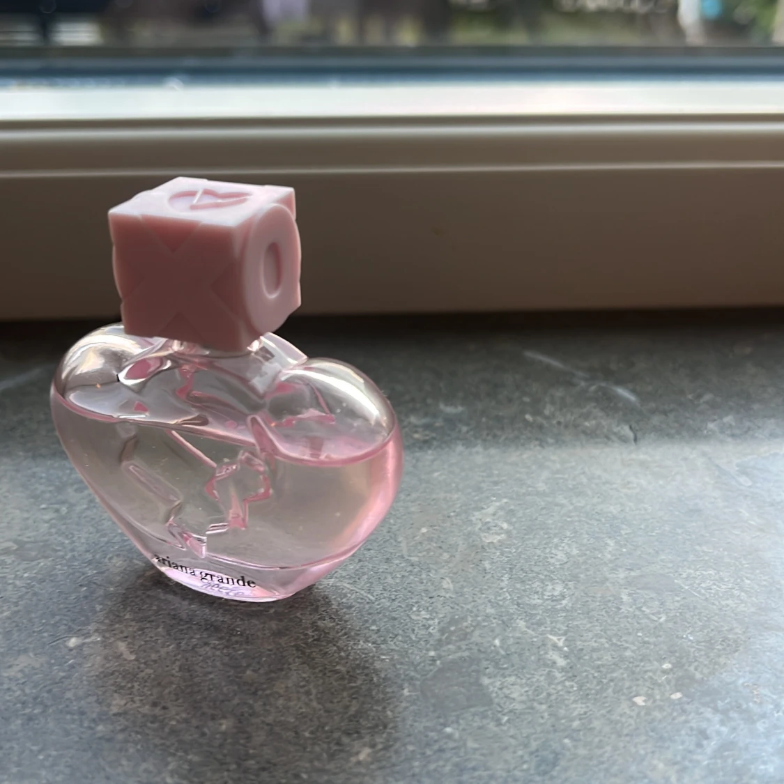 Ariana Grande hjärtformad parfym - 1