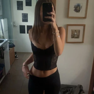 Korsett - Fin topp från NAKD. Storlek 70b 