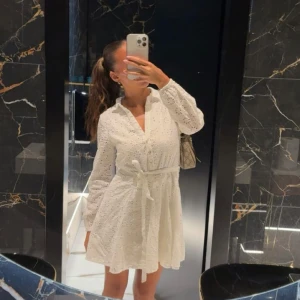 Vit klänning - Storlek XS