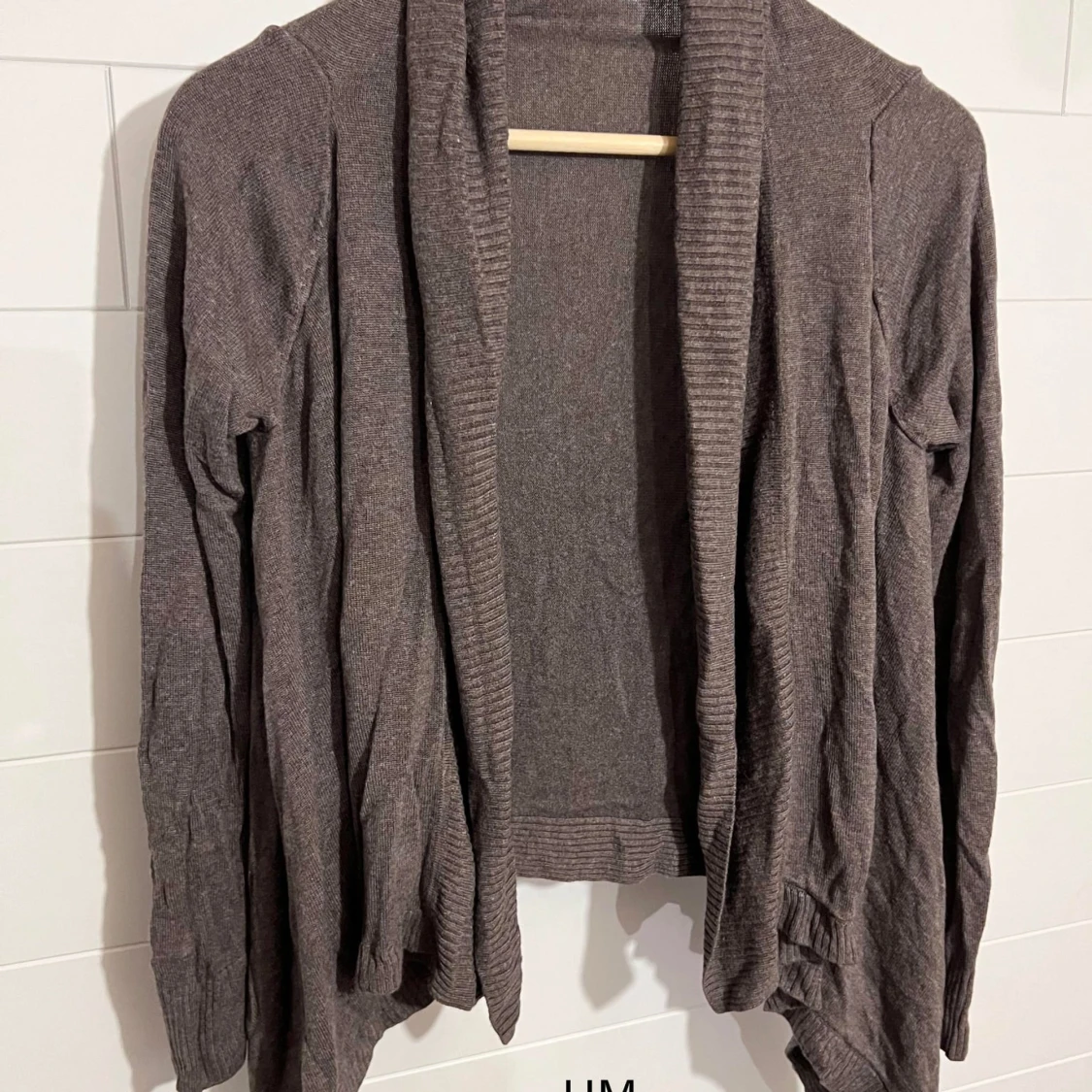 Brun kofta med sjalkrage från H&M