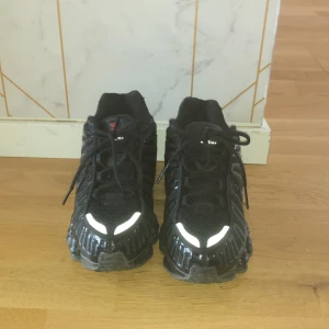 Nike shox storlek 38 - Nike shox TL säljes, oanvänt ,ny ,utmärkt skick och köptes för 3000 kroner