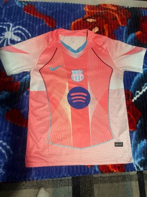 Rosa FC Barcelona tröja - Jätte fin Barcelona tröja i storlek S. Använd få gånger.