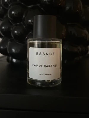 ESSNCE Eau de caramel - ESSNCE Eau de caramel, 50 ml. Endast använd fåtal gånger. 