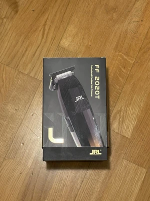 JRL Trimmer – Fullt fungerande, behöver monteras - JRL Trimmer köpt ny för privat bruk. Tappad samma dag som köpet direkt ur förpackningen. Trimmern är aldrig använd, fungerar fullt ut och allt fungerar som det ska. Behöver endast monteras ihop. Samtliga delar som krävs medföljer.