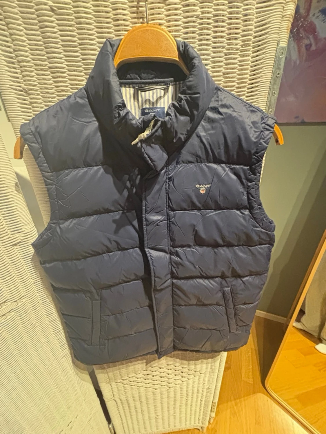 Mörkblå dunväst från GANT