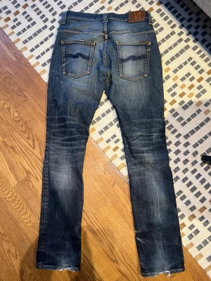 Nudie Jeans - Säljer dessa nudie jeans med sjukt snygg wash! Modellen är grim Tim i storlek w31 L34 — hör av er vid funderingar