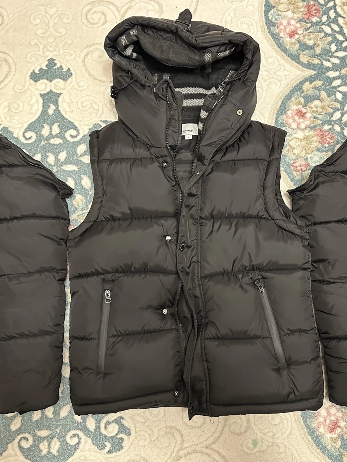 Svart pufferjacka från Burberry - 5