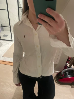 Ralph Laurent skjorta - Storlek xs. Figursydd skjorta, insvängd skjorta 