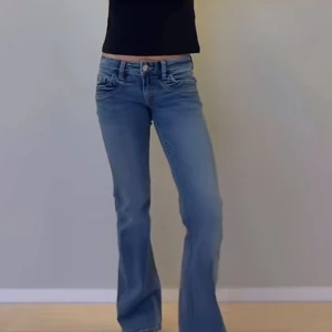 Bootcut jeans - Jättefina jeans från gina Young i storlek 170. Skulle säga att de passar xs-s men går även att spänna in i midjan❣️