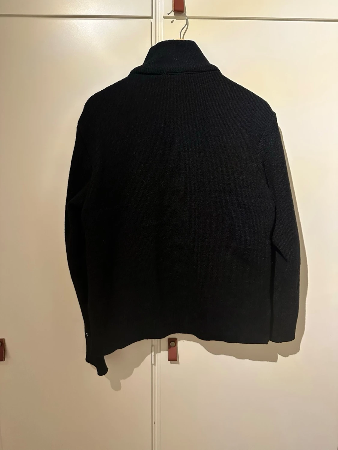 Svart cardiganjacka med stickade ärmar - 1