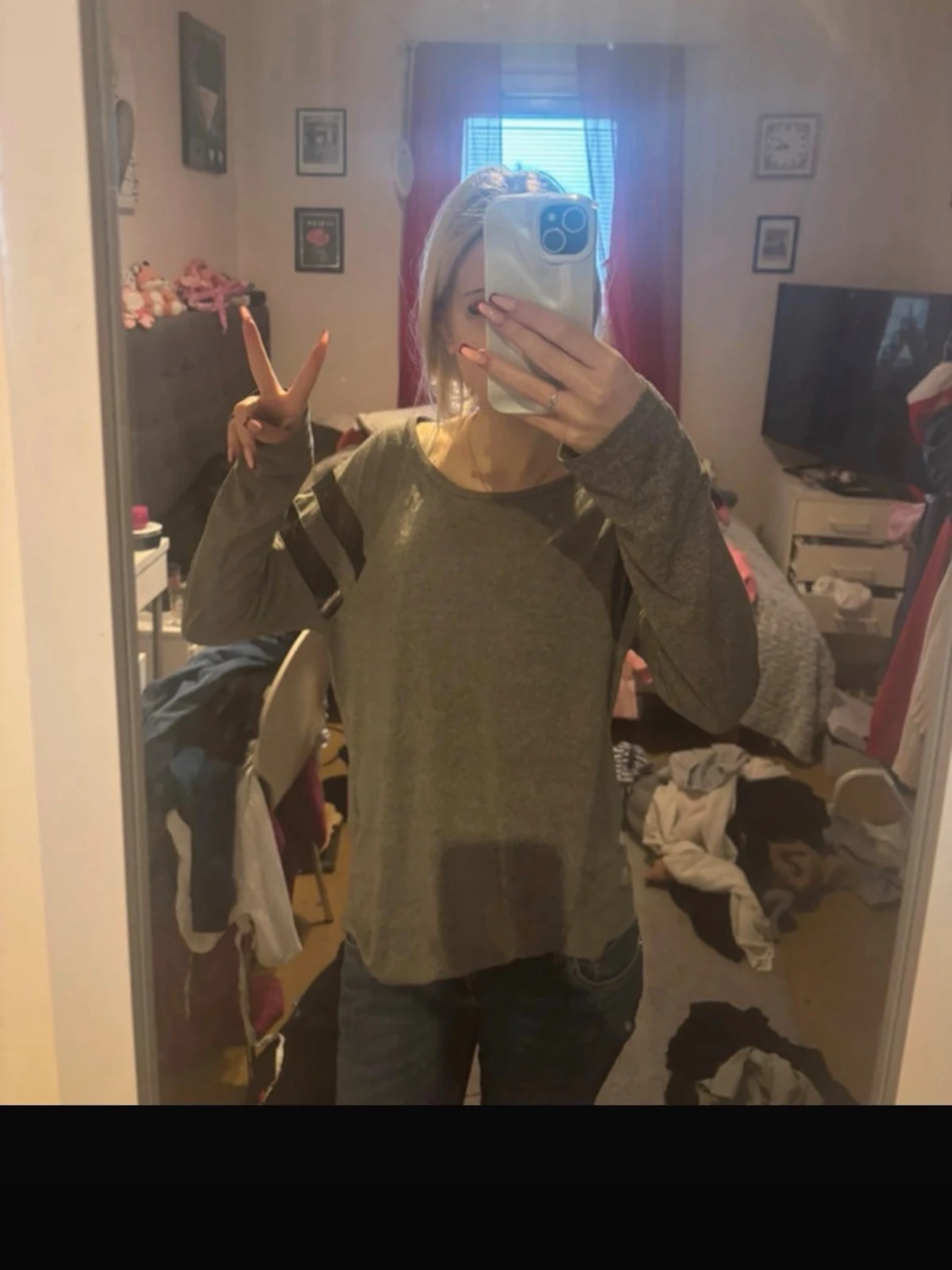 Grå långärmad tröja med svarta ränder