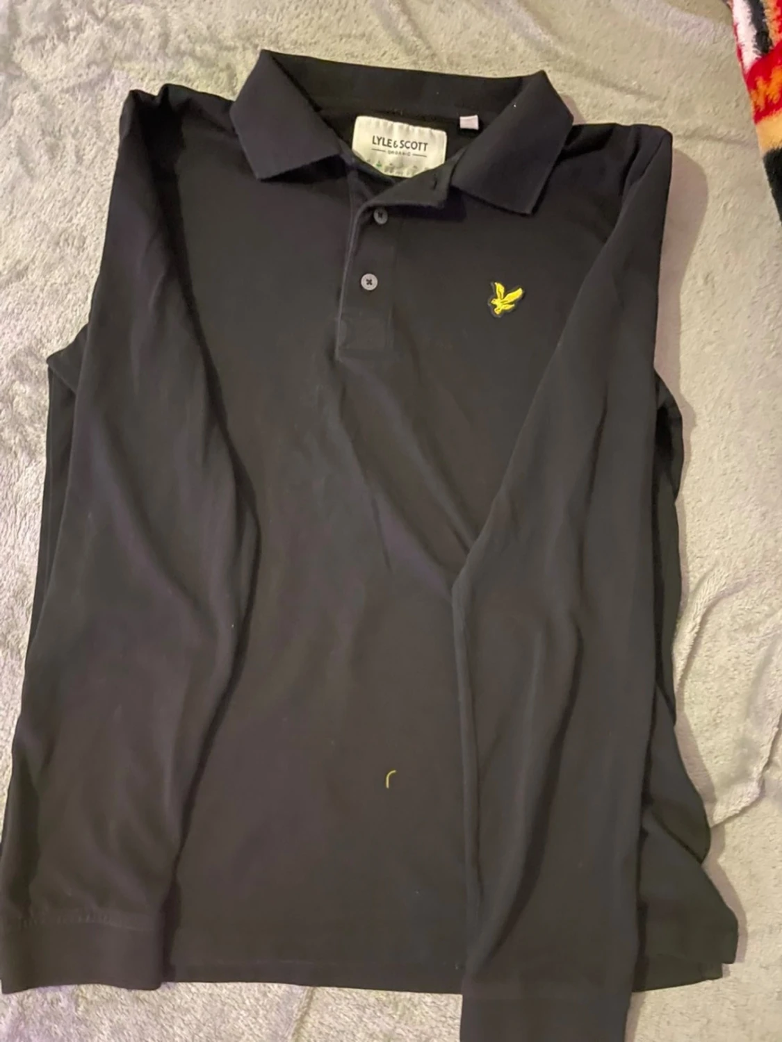 Svart långärmad piké från Lyle & Scott