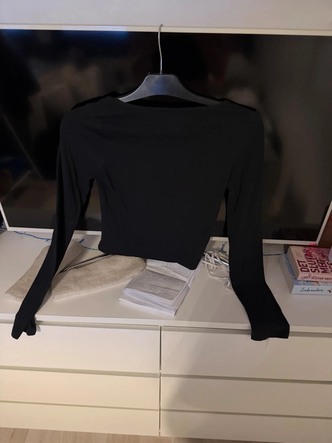 Svart crop top från H&M  - 2