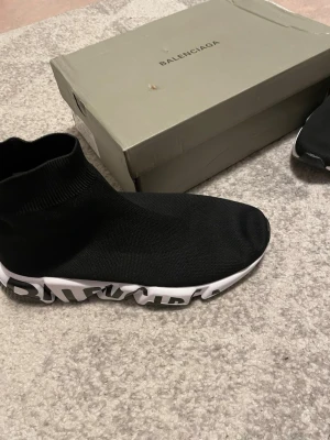 Strump skor - Priset kan diskuteras.