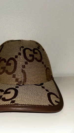 Beige keps  - Knappt använd 