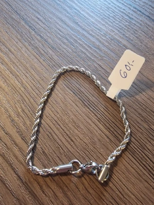 Herrarmband - Silverfärgat armband med karbinhake. 19 cm.