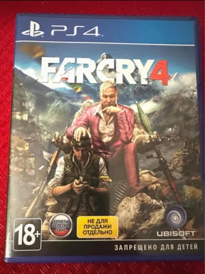 Far Cry 4 PS4 (Full Edition) - Far Cry 4 till PlayStation 4, komplett med fodral och skiva. Full Edition med Season Pass. Skivan ser ut att vara i gott skick, omslaget har ett litet hörnslitage. Spel på ryska, 18+.