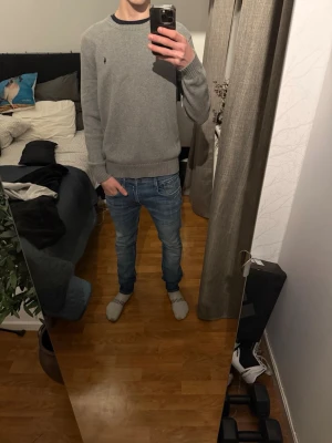 ralph lauren tröja  - en stickad snygg tröja från larph lauren. passar en som är runt 180