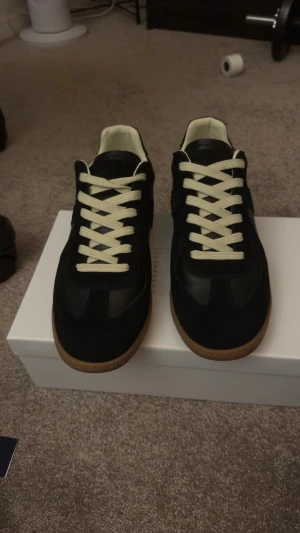 Maison margiela gats - Hej jag säljer ett par maison margiela gats I svart dem är i size 43 och jätte bra skick om du har någon fundering är det bara att skriva ett meddelande till mig 🤗 